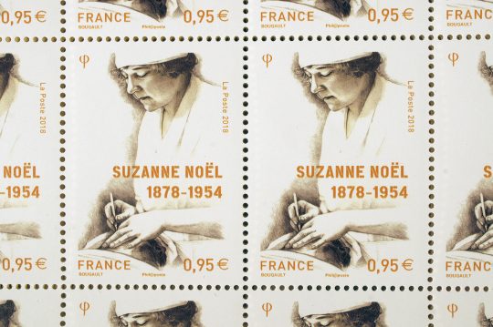 Portrait de Suzanne Noël, planche de timbres-poste